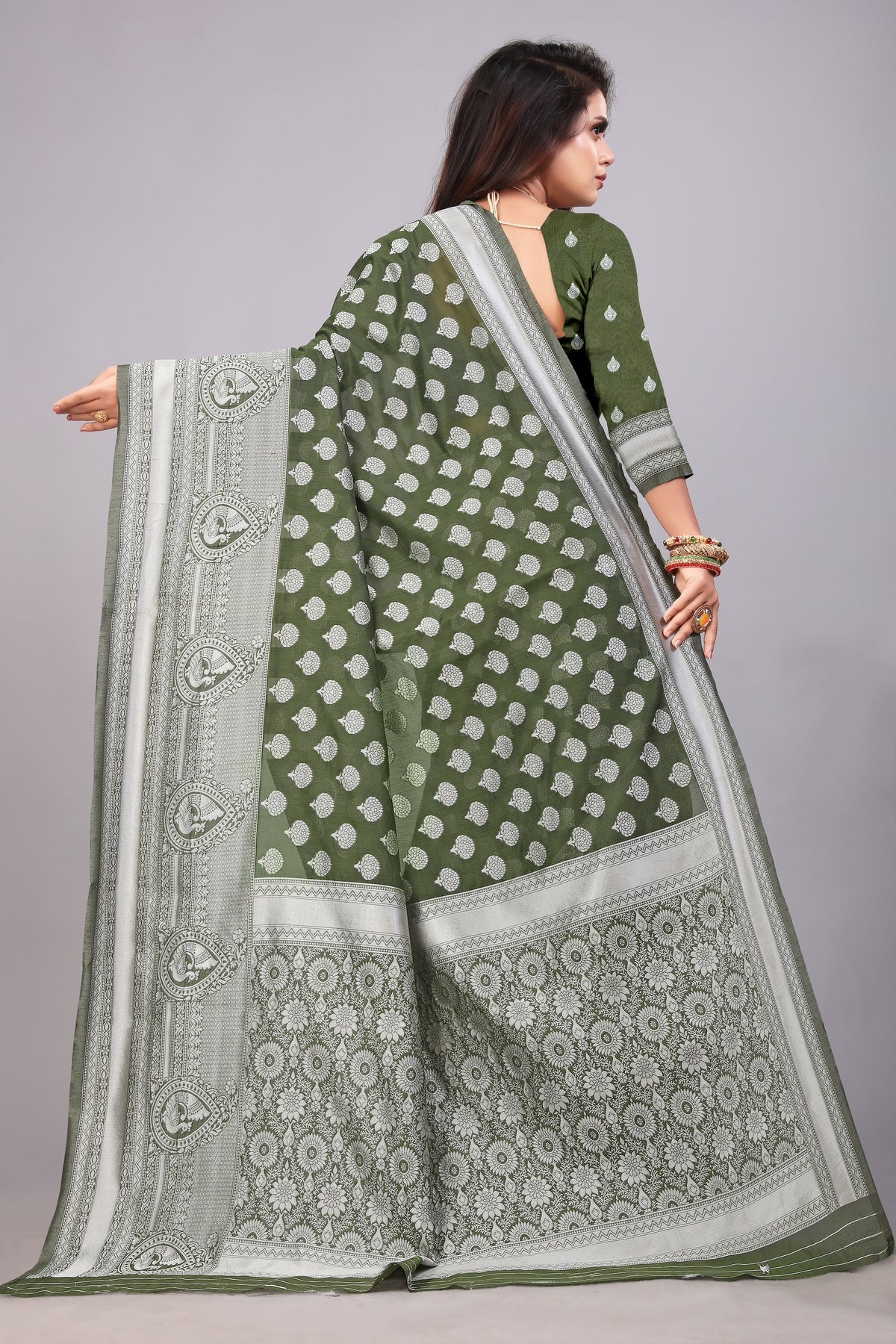 Delightful Exclusive Attractive Designer Bollywood Saree For Women Soft Lichi Silk saree with Rich Pallu & Meenakari with Weaving  Border ( Rapair Buta - Mahendi Green )