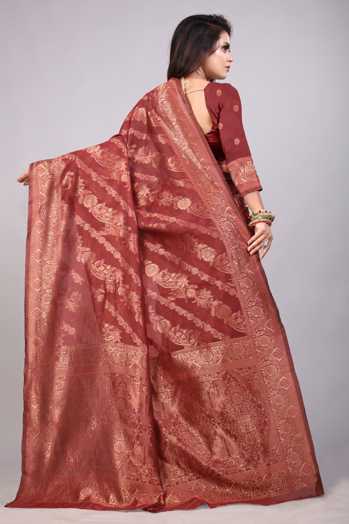 Delightful Exclusive Attractive Designer Bollywood Saree For Women Soft Lichi Silk saree with Rich Pallu & Meenakari with Weaving  Border ( Rapair Leriya - Maroon )