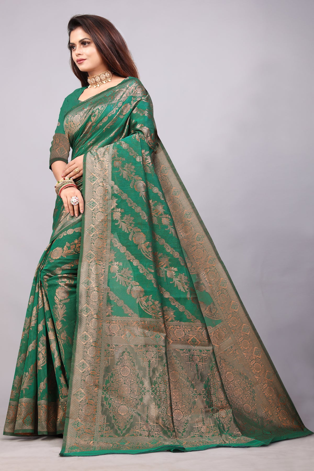 Delightful Exclusive Attractive Designer Bollywood Saree For Women Soft Lichi Silk saree with Rich Pallu & Meenakari with Weaving  Border ( Rapair Leriya - Light Green )