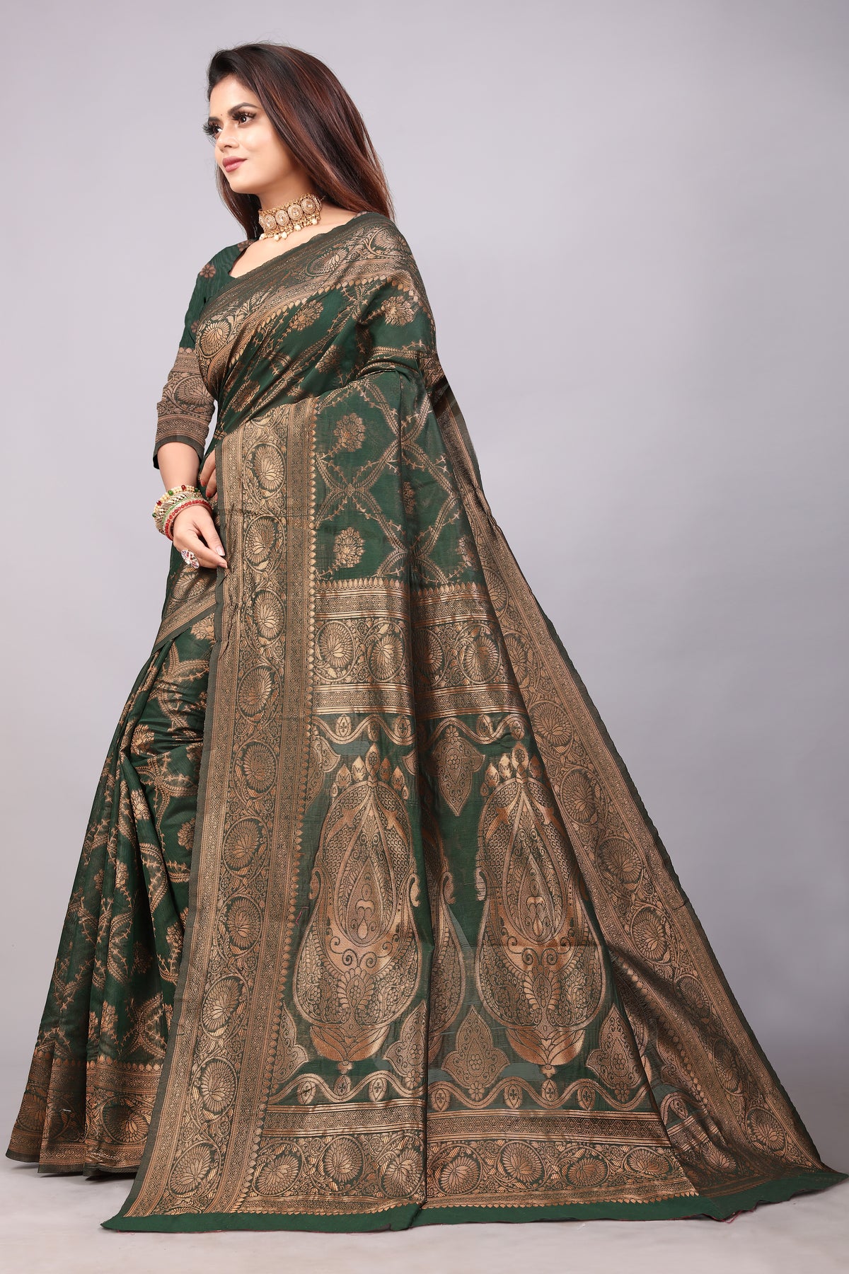 Delightful Exclusive Attractive Designer Bollywood Saree For Women Soft Lichi Silk saree with Rich Pallu & Meenakari with Weaving  Border ( Rapair Leriya 02 - Dark Green )