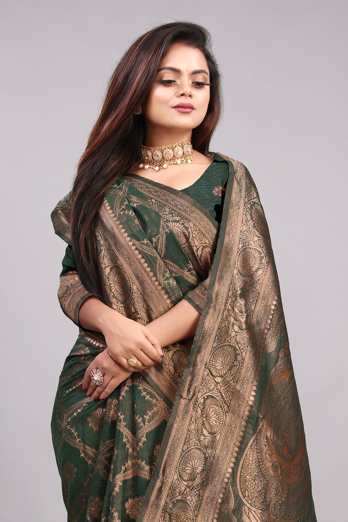 Delightful Exclusive Attractive Designer Bollywood Saree For Women Soft Lichi Silk saree with Rich Pallu & Meenakari with Weaving  Border ( Rapair Leriya 02 - Dark Green )