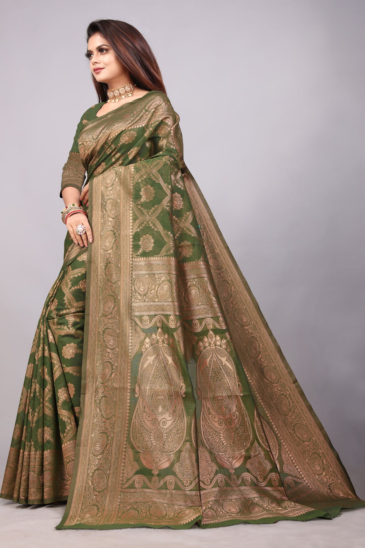 Delightful Exclusive Attractive Designer Bollywood Saree For Women Soft Lichi Silk saree with Rich Pallu & Meenakari with Weaving  Border ( Rapair Leriya 02 - Mahendi Green )