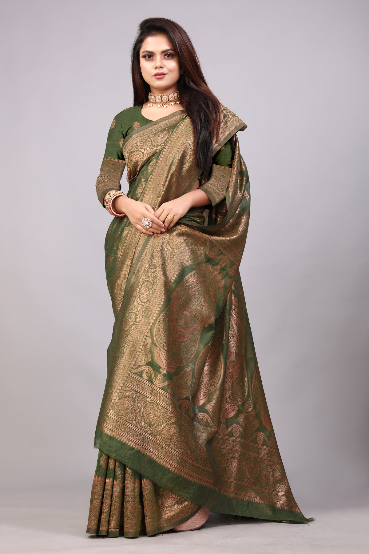 Delightful Exclusive Attractive Designer Bollywood Saree For Women Soft Lichi Silk saree with Rich Pallu & Meenakari with Weaving  Border ( Rapair Leriya 02 - Mahendi Green )