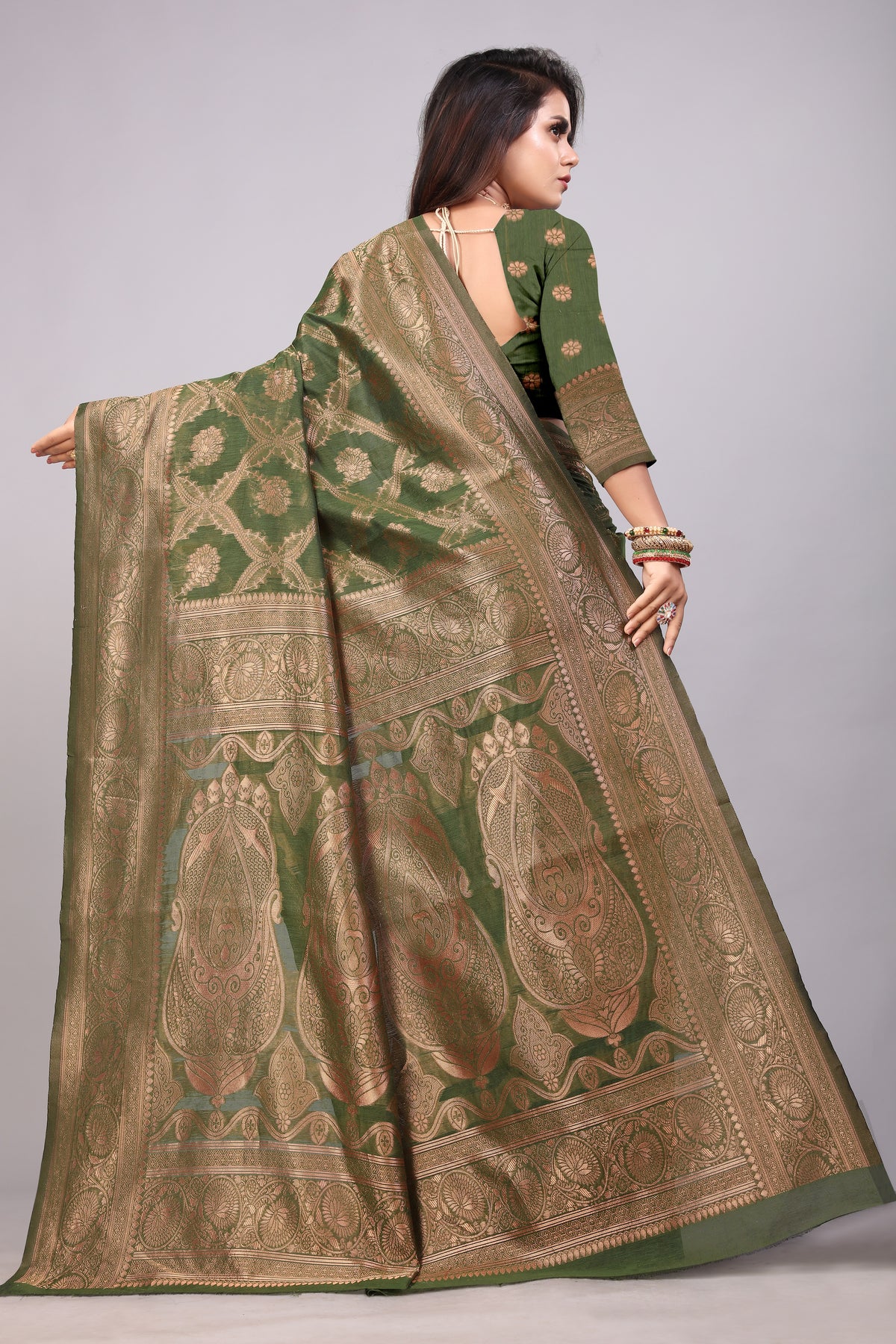 Delightful Exclusive Attractive Designer Bollywood Saree For Women Soft Lichi Silk saree with Rich Pallu & Meenakari with Weaving  Border ( Rapair Leriya 02 - Mahendi Green )