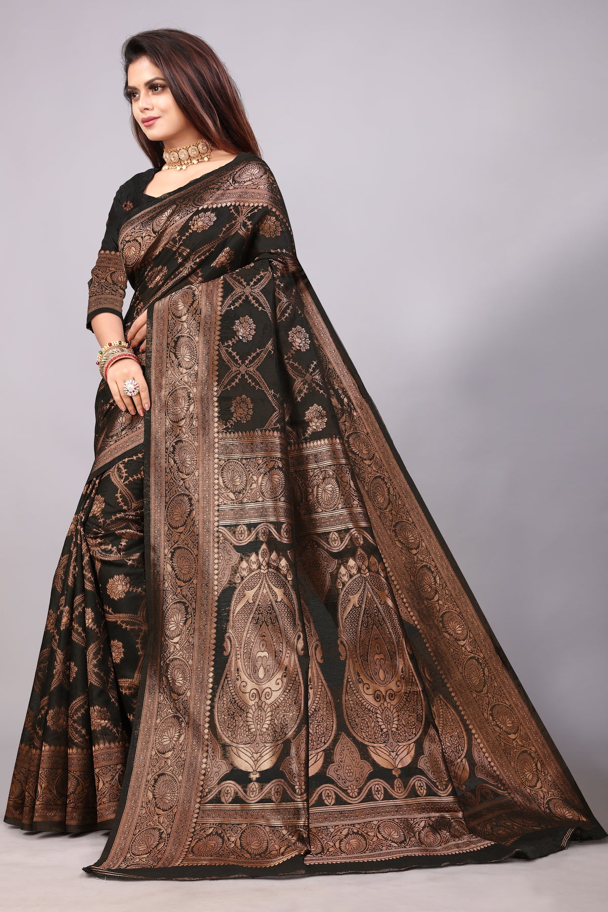 Delightful Exclusive Attractive Designer Bollywood Saree For Women Soft Lichi Silk saree with Rich Pallu & Meenakari with Weaving  Border ( Rapair Leriya 02 - Black )