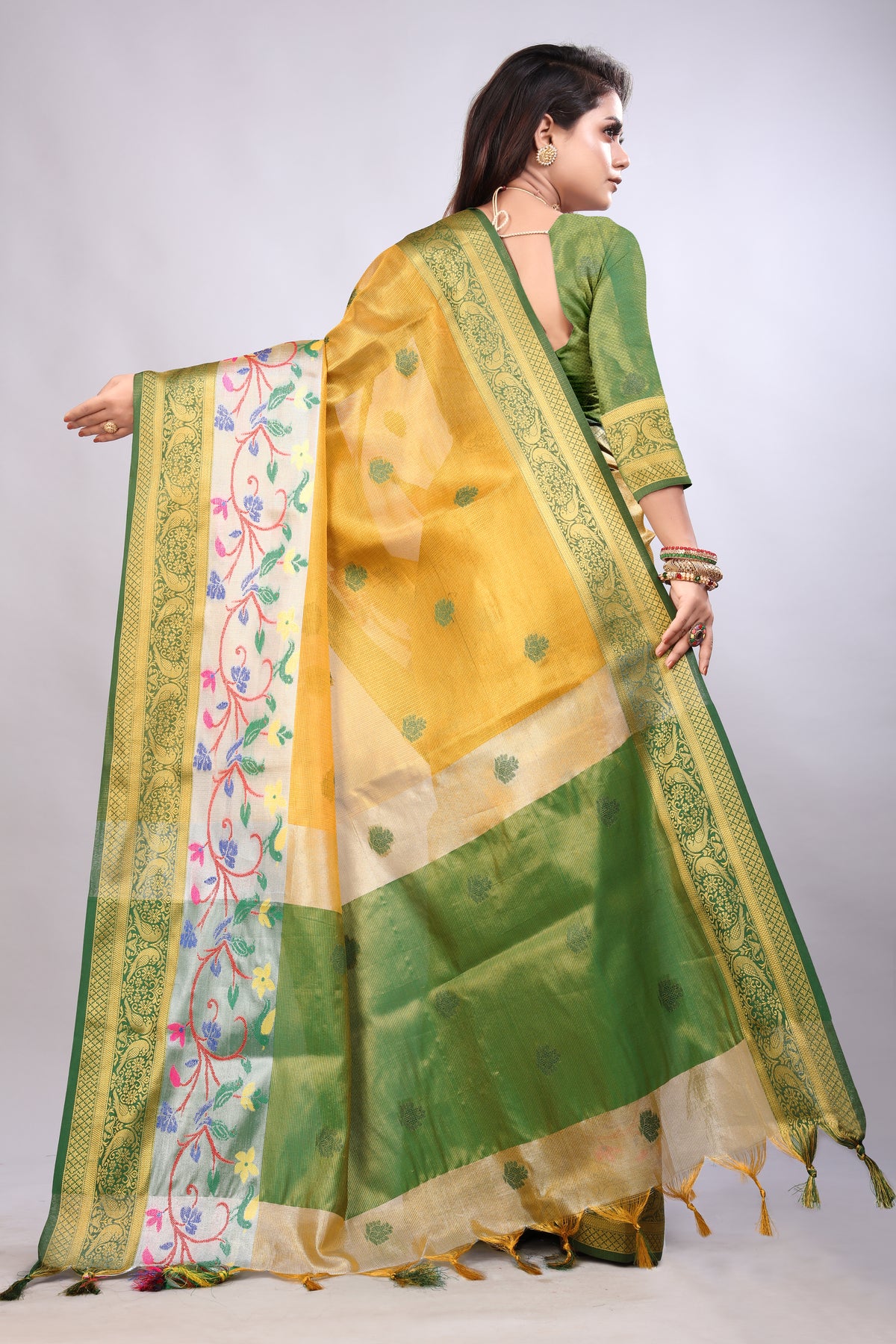Delightful Exclusive Attractive Designer Bollywood Saree For Women Soft Lichi Silk saree with Rich Pallu & Meenakari with Weaving  Border ( Gold Chaki - Yellow )