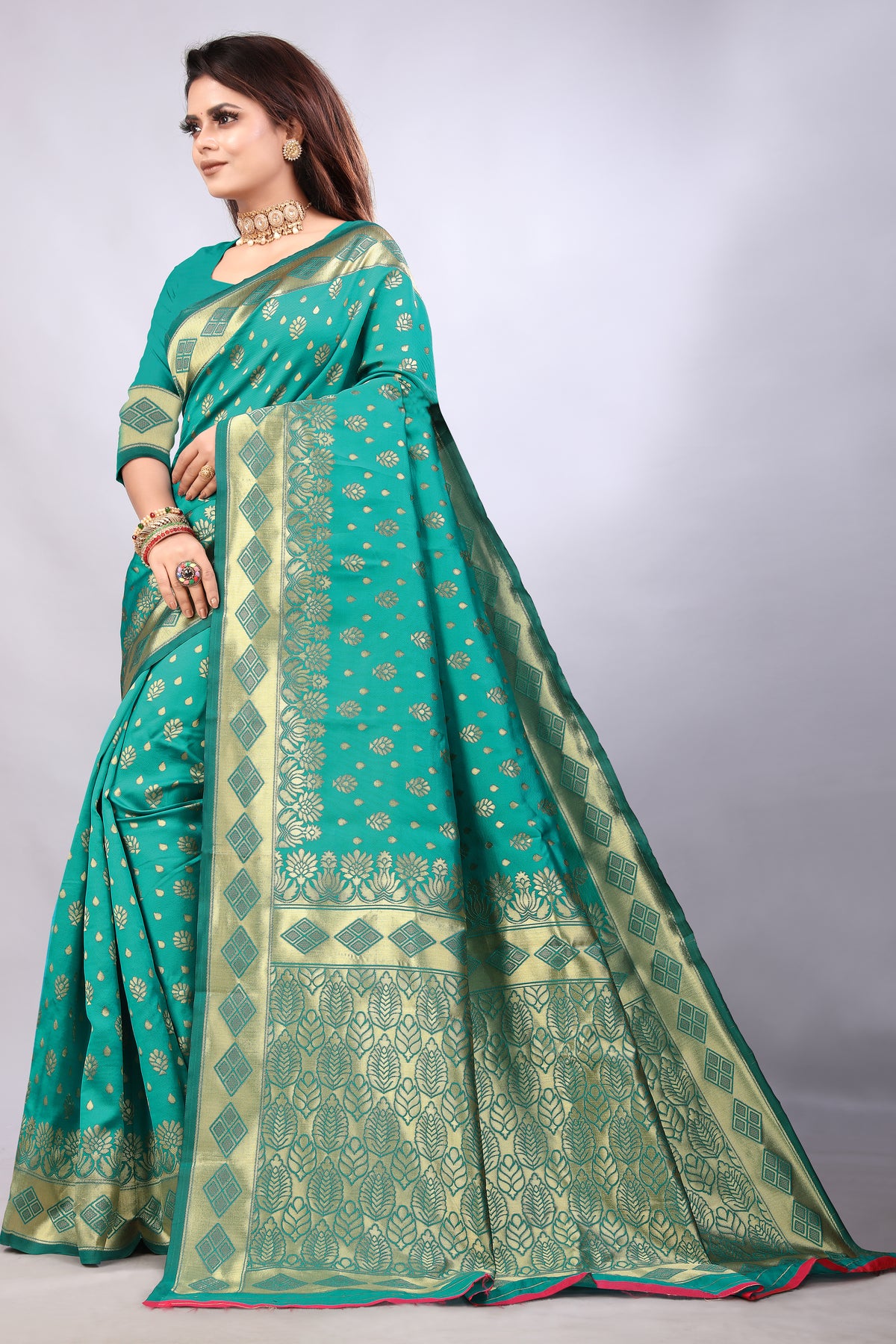 Delightful Exclusive Attractive Designer Bollywood Saree For Women Soft Lichi Silk saree with Rich Pallu & Meenakari with Weaving  Border ( Gold Chaki - Light Green )