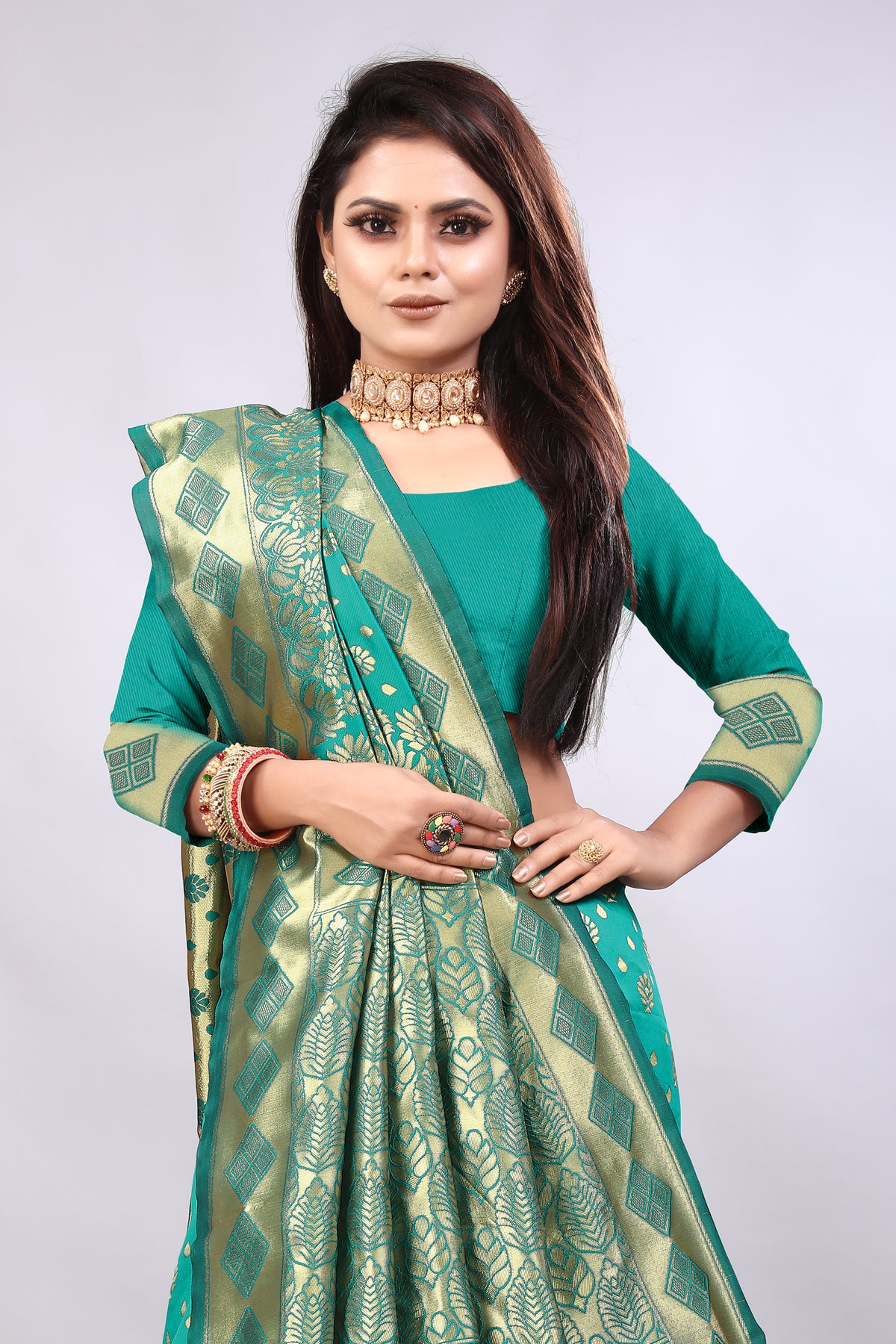 Delightful Exclusive Attractive Designer Bollywood Saree For Women Soft Lichi Silk saree with Rich Pallu & Meenakari with Weaving  Border ( Gold Chaki - Light Green )