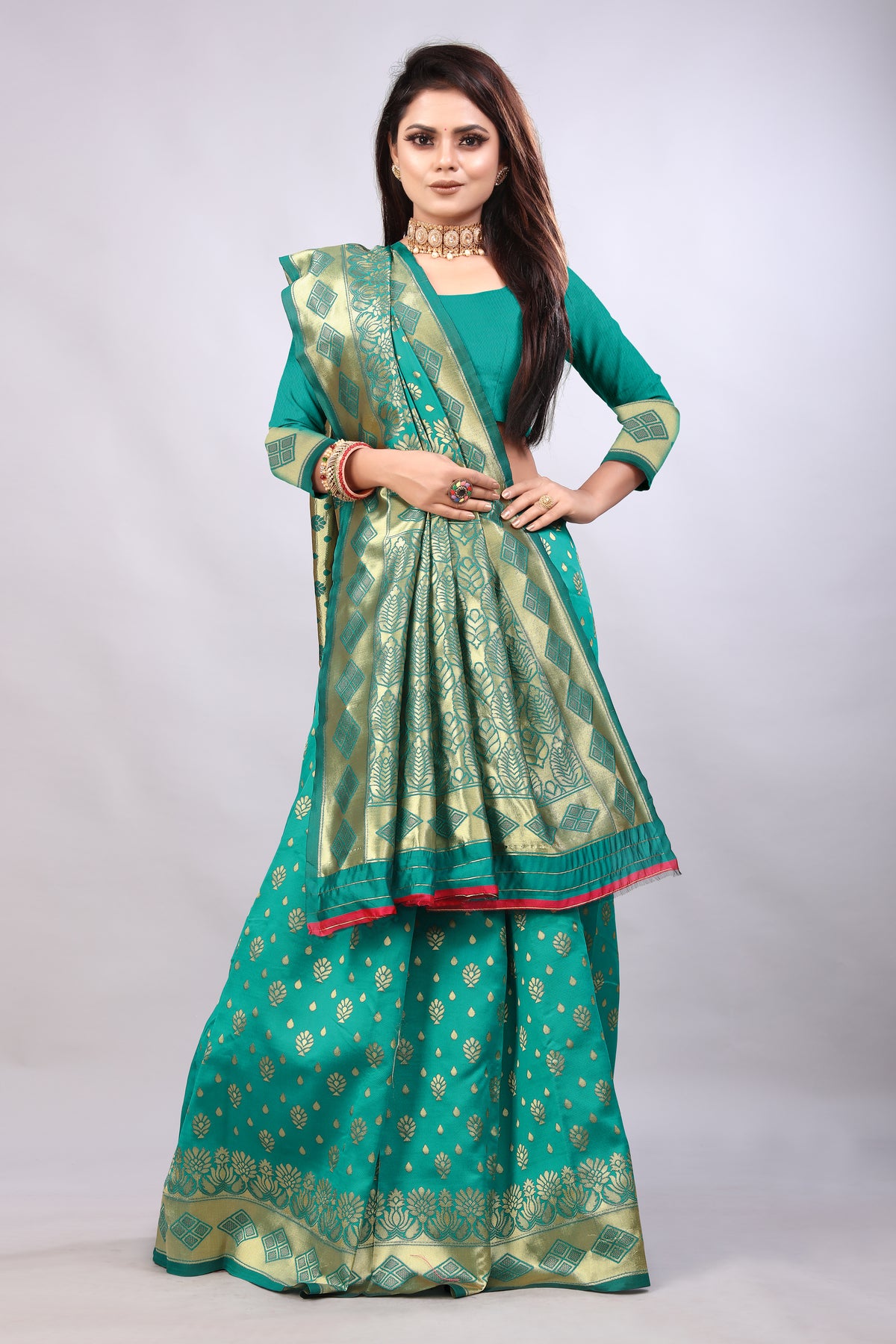 Delightful Exclusive Attractive Designer Bollywood Saree For Women Soft Lichi Silk saree with Rich Pallu & Meenakari with Weaving  Border ( Gold Chaki - Light Green )