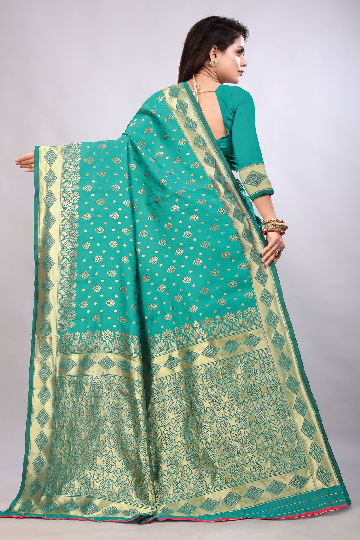 Delightful Exclusive Attractive Designer Bollywood Saree For Women Soft Lichi Silk saree with Rich Pallu & Meenakari with Weaving  Border ( Gold Chaki - Light Green )