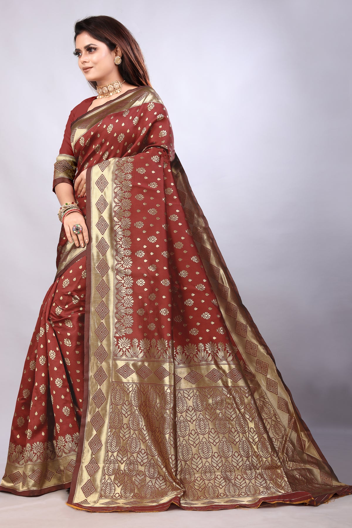 Delightful Exclusive Attractive Designer Bollywood Saree For Women Soft Lichi Silk saree with Rich Pallu & Meenakari with Weaving  Border ( Gold Chaki - Maroon )