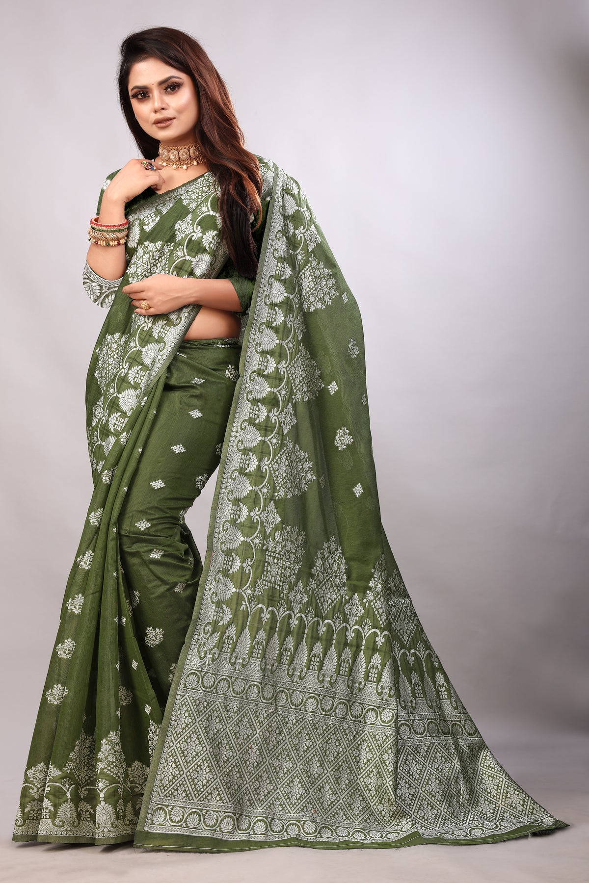 Delightful Exclusive Attractive Designer Bollywood Saree For Women Soft Lichi Silk saree with Rich Pallu & Meenakari with Weaving  Border ( Rapair Flower - Mahendi Green )