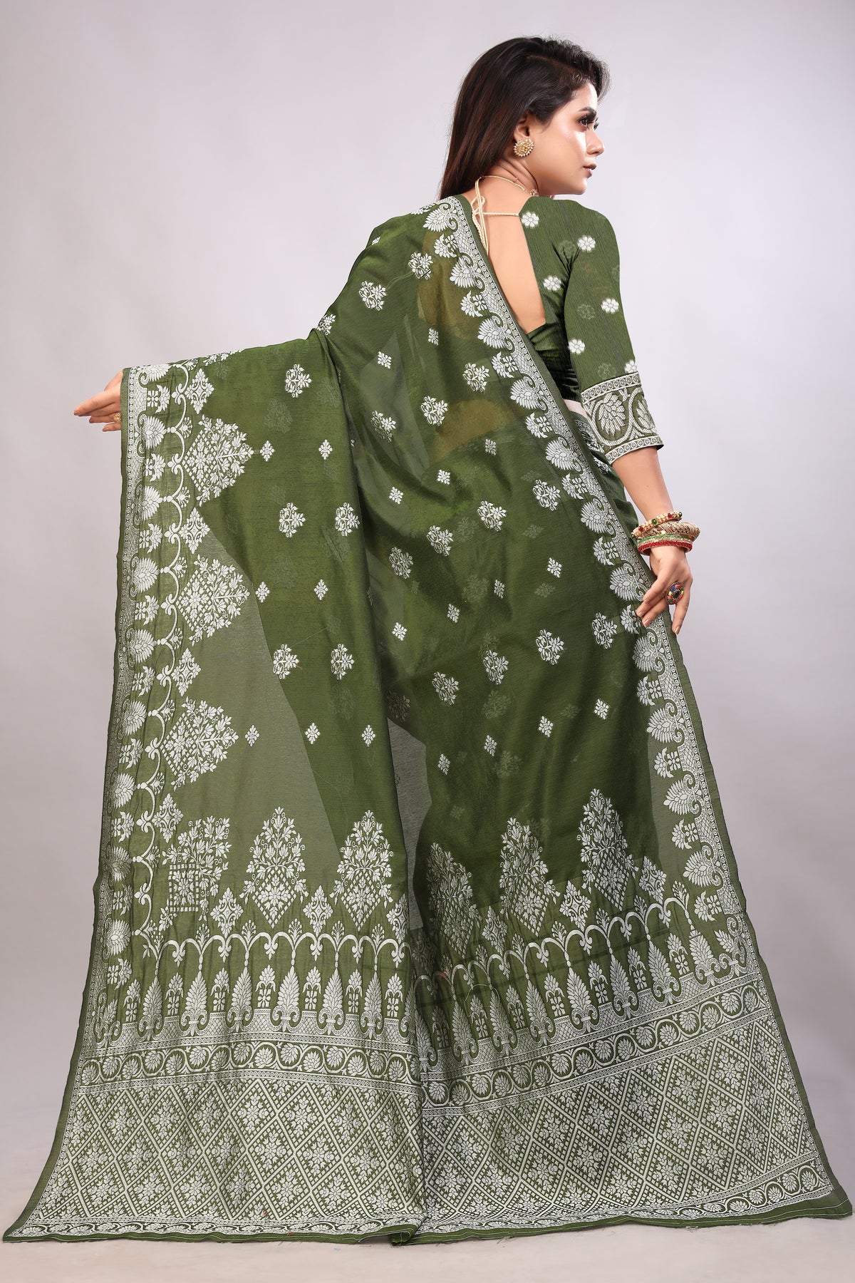 Delightful Exclusive Attractive Designer Bollywood Saree For Women Soft Lichi Silk saree with Rich Pallu & Meenakari with Weaving  Border ( Rapair Flower - Mahendi Green )